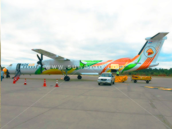 เครื่องบินสายการบินนกแอร์จอดรอรับผู้โดยสาร