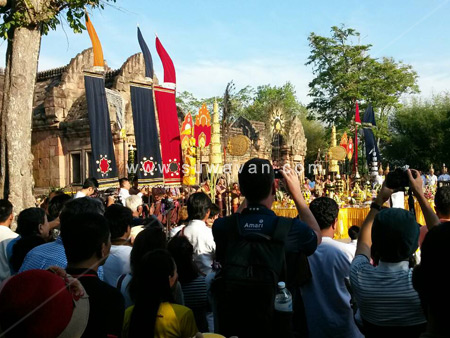 ประเพณีขึ้นเขาพนมรุ้ง