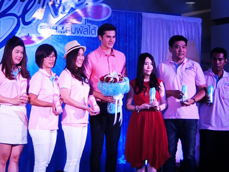 มิกค์ ทองระย้า งานบีไนซ์ที่ห้างทวีกิจซุปเปอร์เซ็นเตอร์ Cr IG: poo_mik