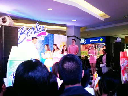 งานบีไนซ์ที่ห้างทวีกิจซุปเปอร์เซ็นเตอร์ จ.บุรีรัมย์