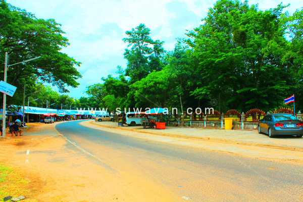 บริเวณร้านค้า รอบองค์พระธาตุนาดูน