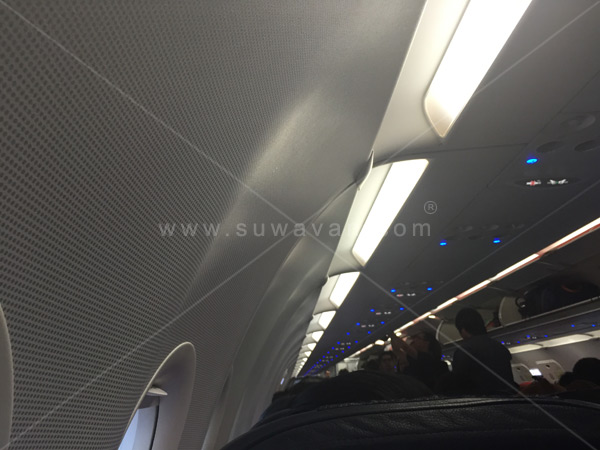 ภายในห้องโดยสารเครื่องแอร์เอเชีย กรุงเทพ-ร้อยเอ็ด