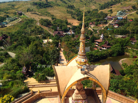 ทางเข้าวัดพระธาตุผาซ่อนแก้ว