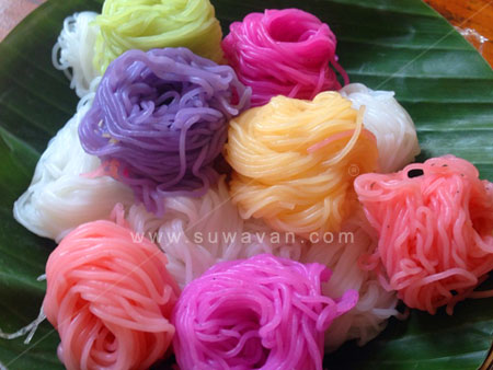 ร้านบุญมีขนมจีน 7 สี