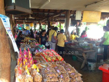 ร้านบุญมีขนมจีน 7 สี