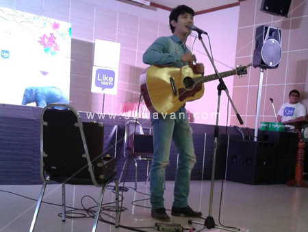 คุณเป้ อารักษ์ กับมินิคอนเสิร์ต ที่หอประชุมเอนกประสงค์เขื่อนอุบลรัตน์ จ.ขอนแก่น