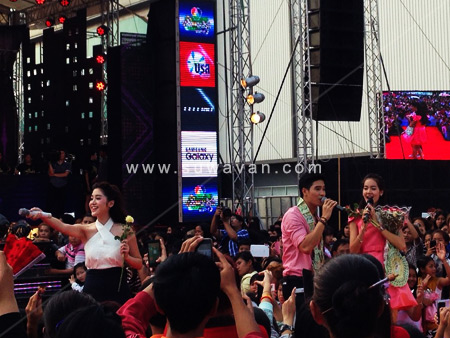 7 สีคอนเสิร์ตออนทัวร์ ที่บ้านแอนด์บียอน จ.ขอนแก่น