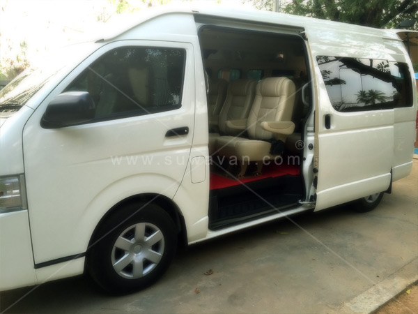 ประตูด้านซ้ายรถตู้ให้เช่า